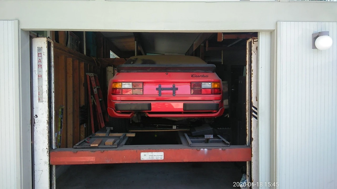 1986 Porsche 944 Turbo - Image 2 of 8