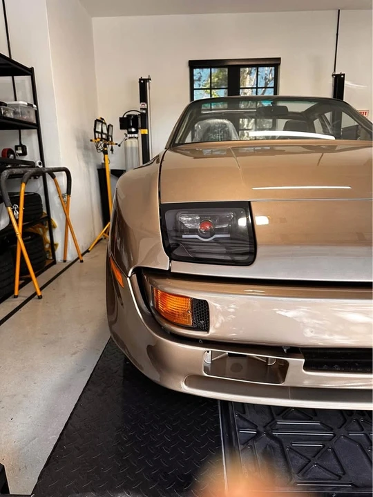 Porsche 944 - Image 2 of 10