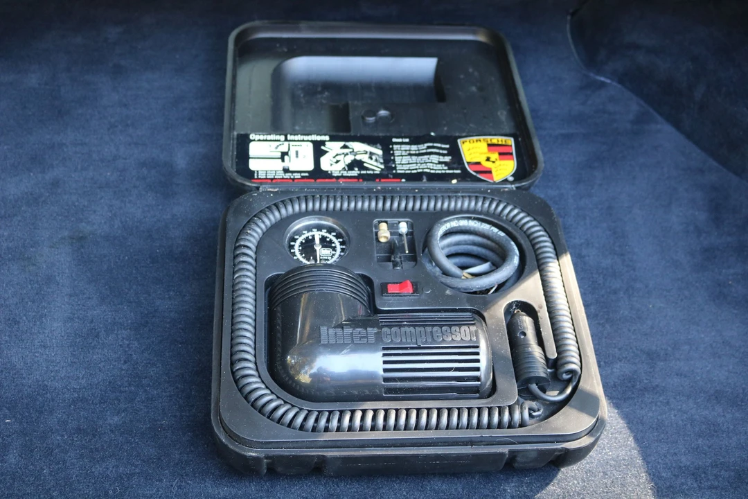1990 Porsche 944 S2 - Image 5 of 12