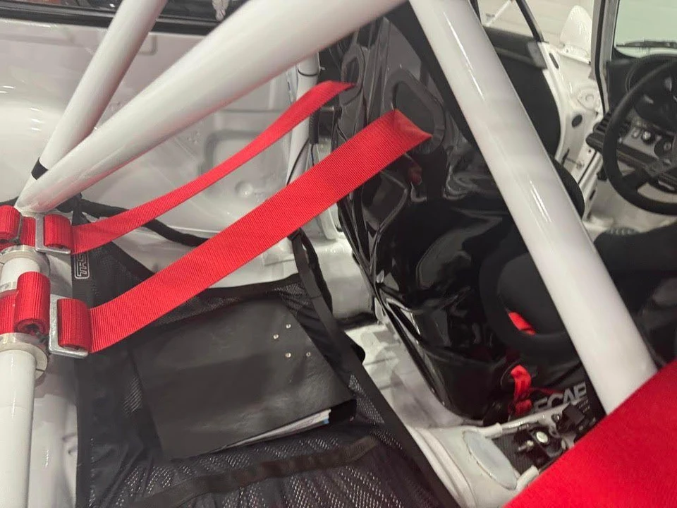 Parts & Memorabilia Seats & Interior - Image 18 of 26