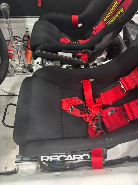 Parts & Memorabilia Seats & Interior - Image 12 of 26