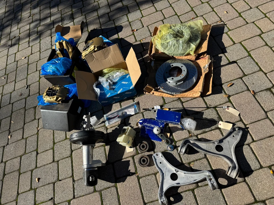 Parts & Memorabilia Mechanical Components - Image 2 of 12