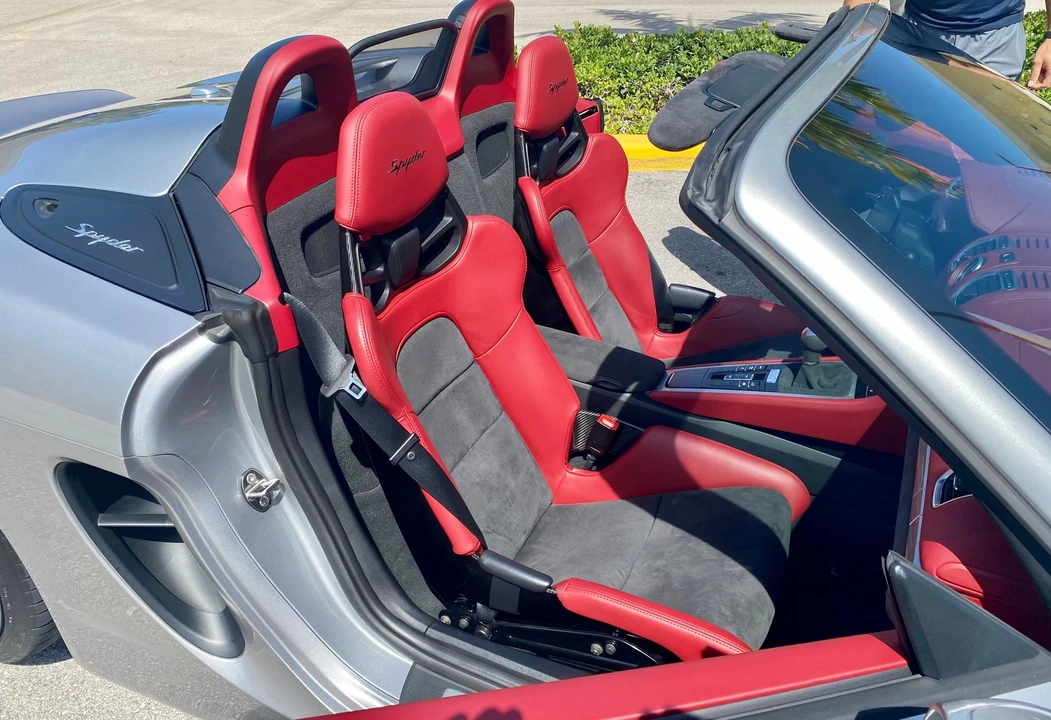2016 Porsche 981 Boxster Spyder - Image 14 of 15