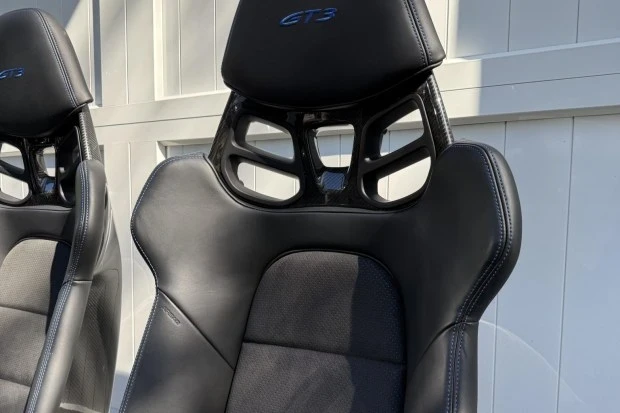 Parts & Memorabilia Seats & Interior - Image 2 of 5