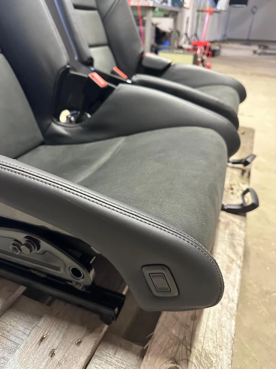 2019 Parts & Memorabilia Seats & Interior - Image 8 of 24