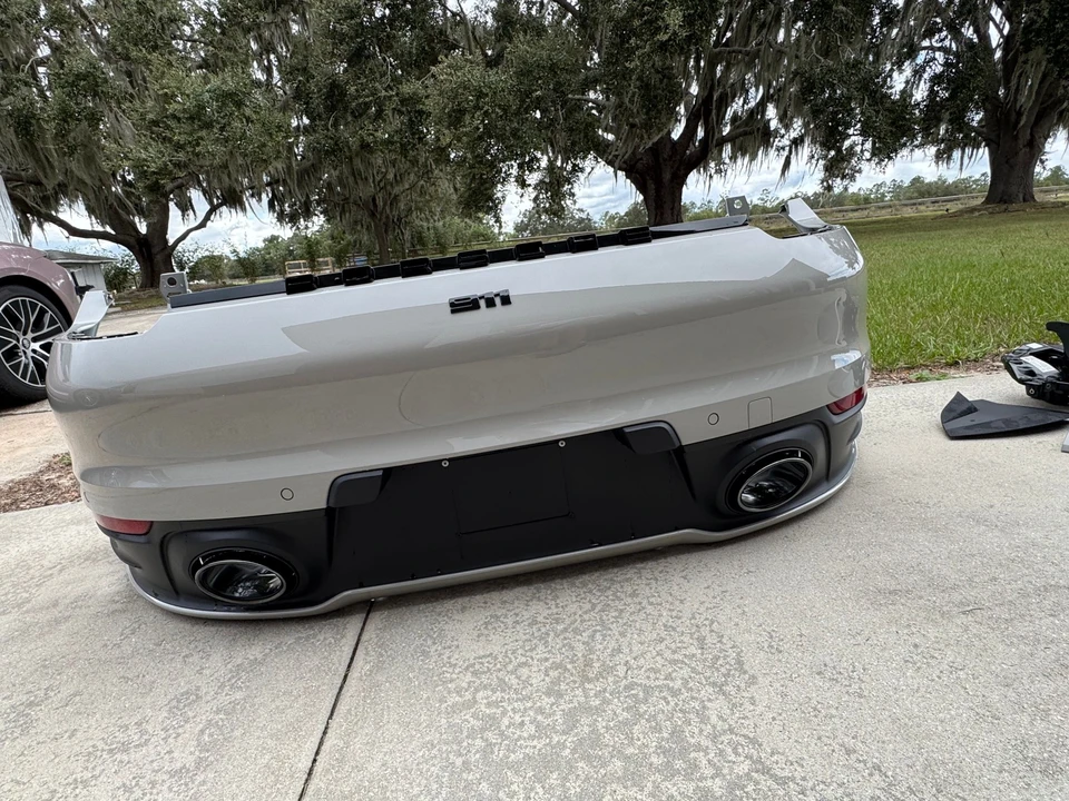 2020 Parts & Memorabilia Bodywork - Image 2 of 10