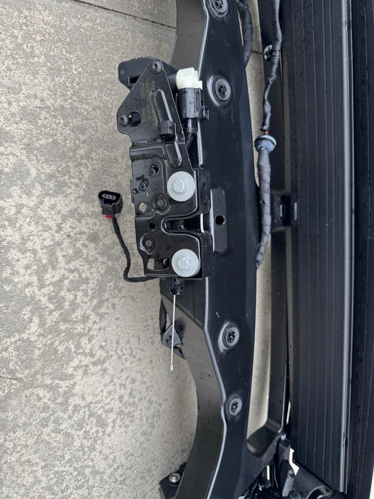 2020 Parts & Memorabilia Bodywork - Image 8 of 10