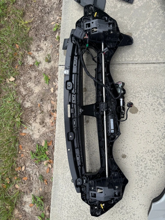 2020 Parts & Memorabilia Bodywork - Image 9 of 10