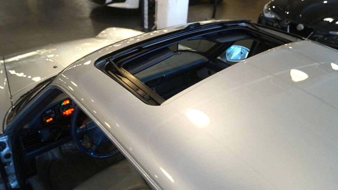 1995 Porsche 993 Carrera 4 - Image 11 of 14