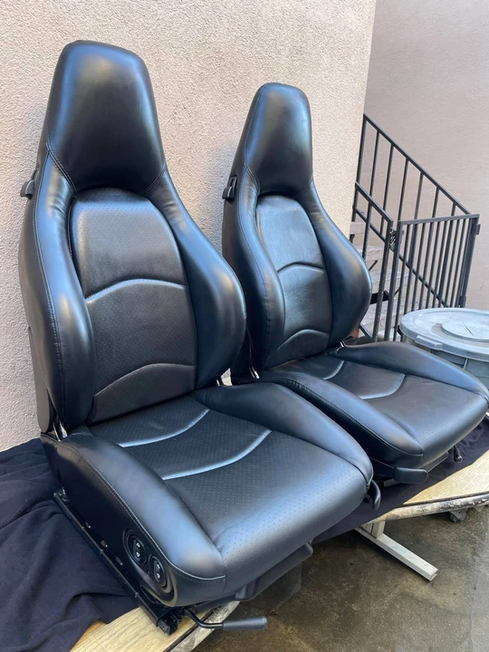 1994 Parts & Memorabilia Seats & Interior - Image 2 of 7