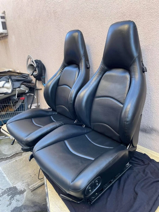 1994 Parts & Memorabilia Seats & Interior - Image 3 of 7