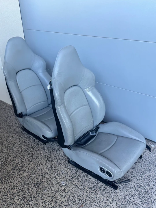 Parts & Memorabilia Seats & Interior - Image 2 of 19