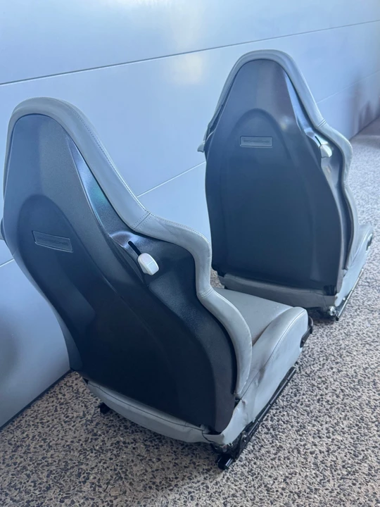 Parts & Memorabilia Seats & Interior - Image 13 of 19