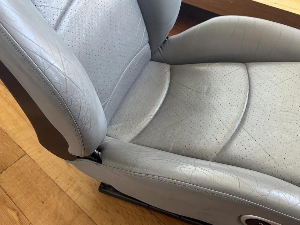 Parts & Memorabilia Seats & Interior - Image 6 of 19