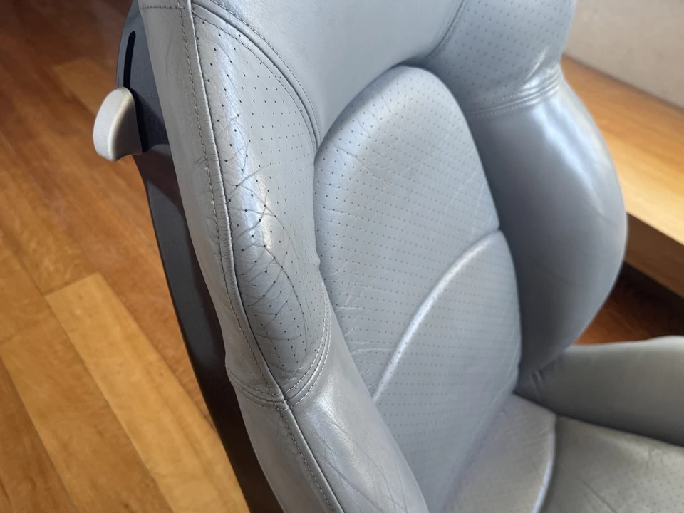 Parts & Memorabilia Seats & Interior - Image 5 of 19