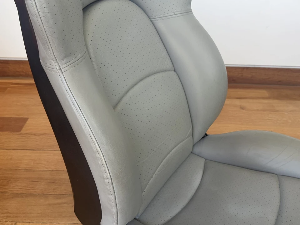 Parts & Memorabilia Seats & Interior - Image 4 of 19