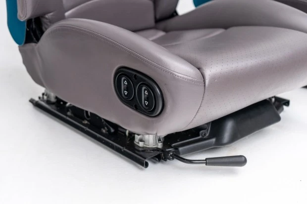 Parts & Memorabilia Seats & Interior - Image 3 of 5