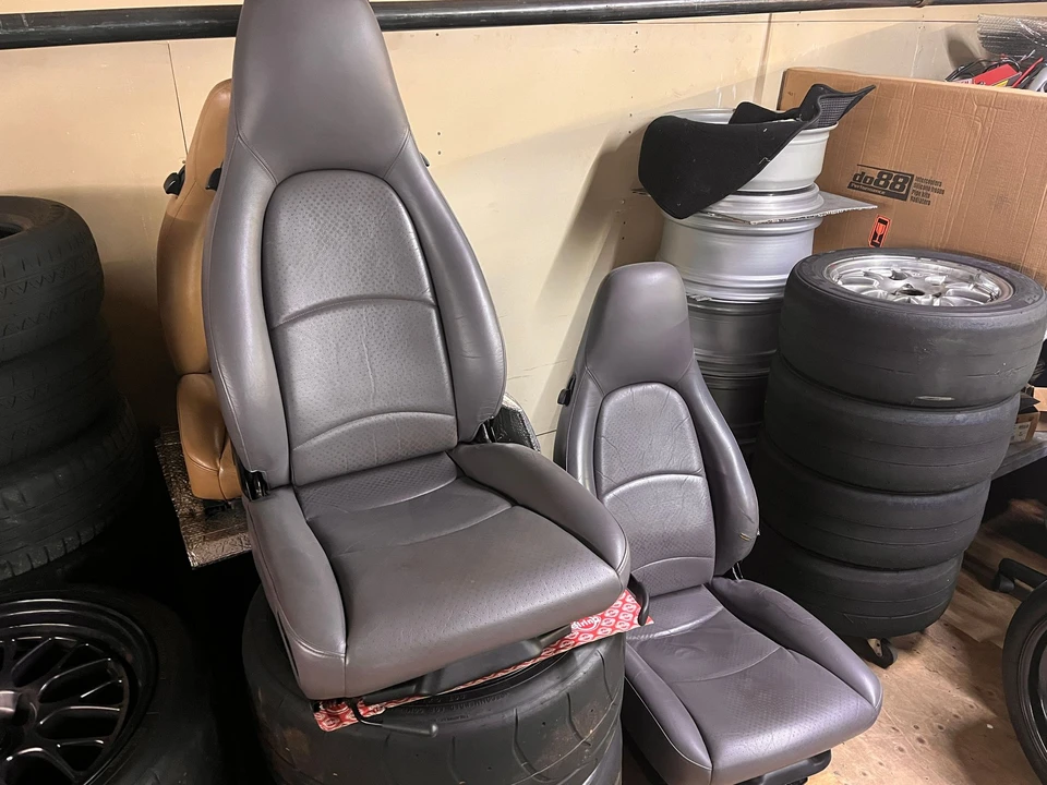 1995 Parts & Memorabilia Seats & Interior - Image 2 of 8