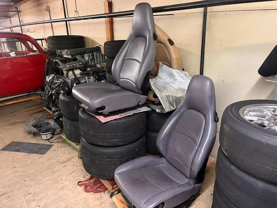 1995 Parts & Memorabilia Seats & Interior - Image 3 of 8