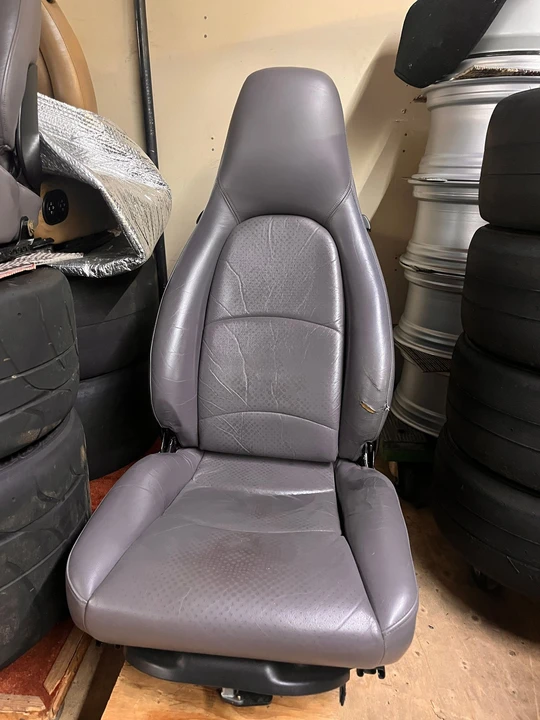 1995 Parts & Memorabilia Seats & Interior - Image 4 of 8