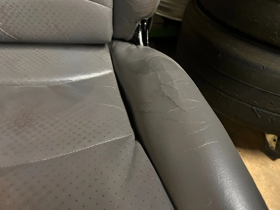 1995 Parts & Memorabilia Seats & Interior - Image 6 of 8
