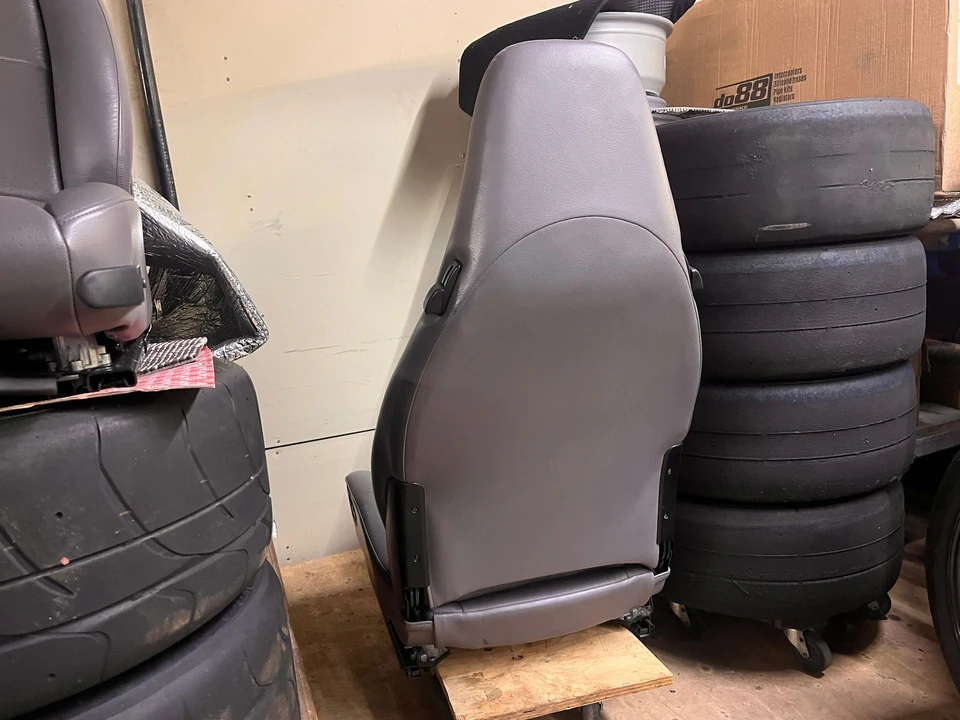 1995 Parts & Memorabilia Seats & Interior - Image 7 of 8