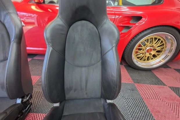 Parts & Memorabilia Seats & Interior - Image 2 of 5