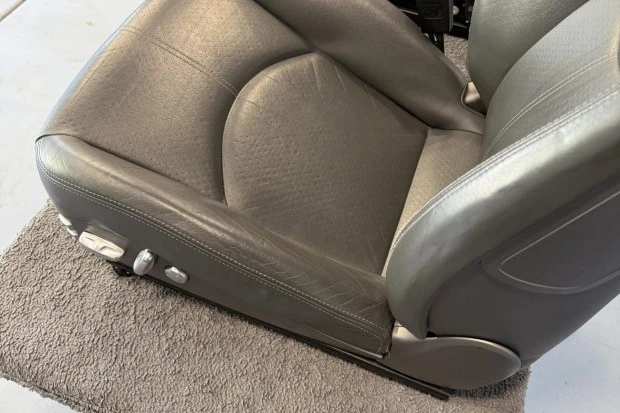 Parts & Memorabilia Seats & Interior - Image 4 of 5