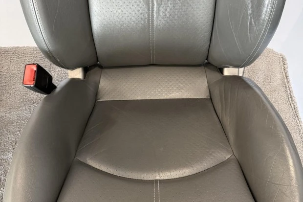 Parts & Memorabilia Seats & Interior - Image 2 of 5