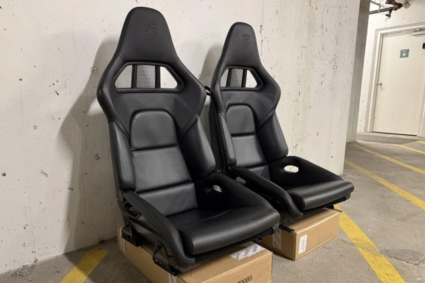 Parts & Memorabilia Seats & Interior - Image 2 of 5