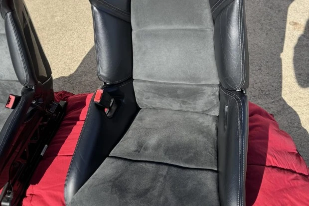 Parts & Memorabilia Seats & Interior - Image 2 of 3