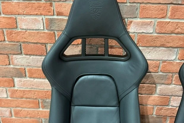 Parts & Memorabilia Seats & Interior - Image 2 of 4