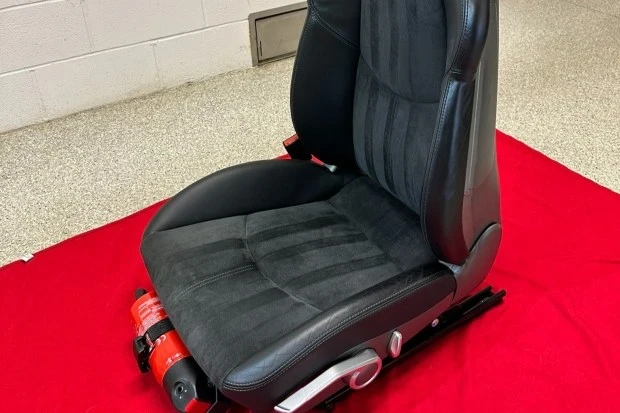Parts & Memorabilia Seats & Interior - Image 2 of 5