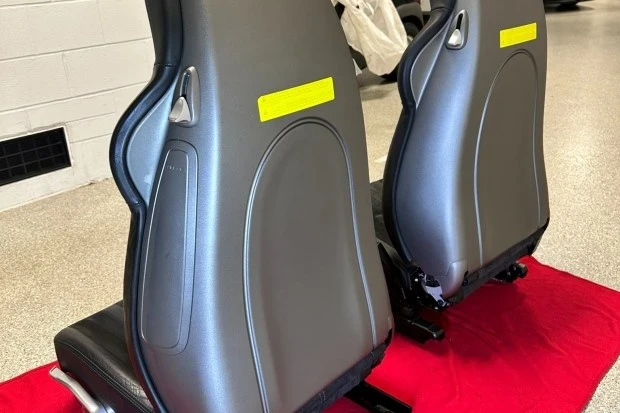 Parts & Memorabilia Seats & Interior - Image 3 of 5