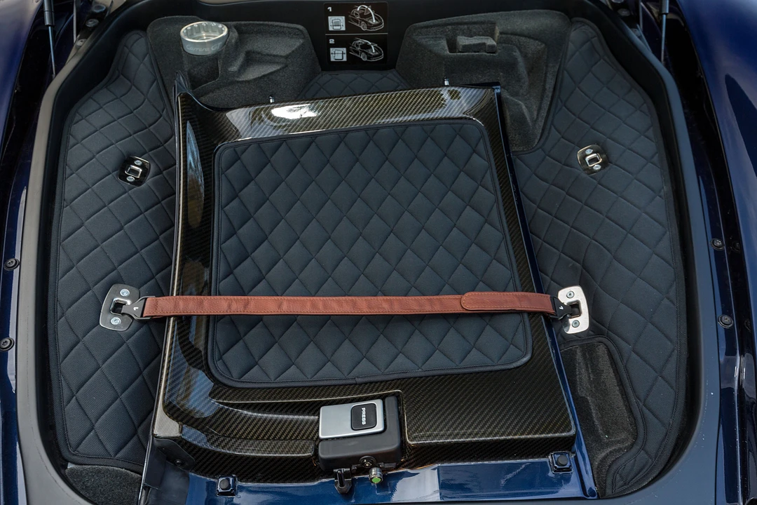 Porsche Carrera GT - Image 26 of 31