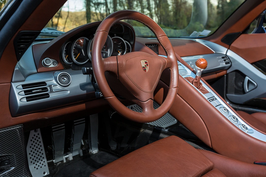 Porsche Carrera GT - Image 15 of 31