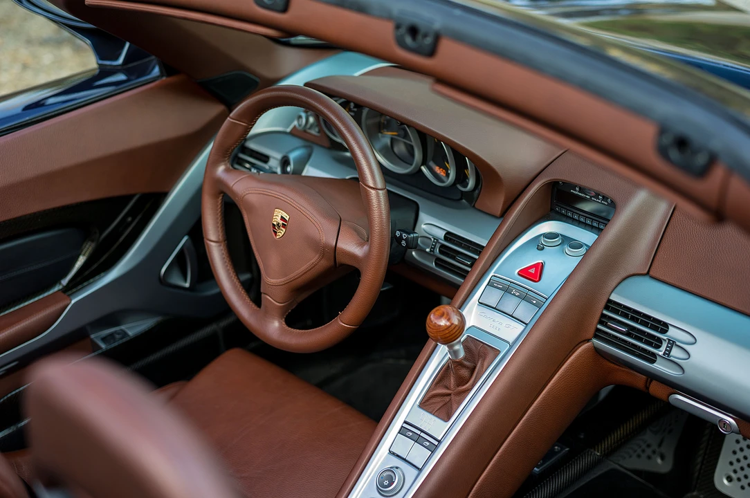 Porsche Carrera GT - Image 18 of 31