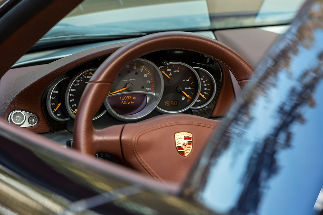 Porsche Carrera GT - Image 19 of 31
