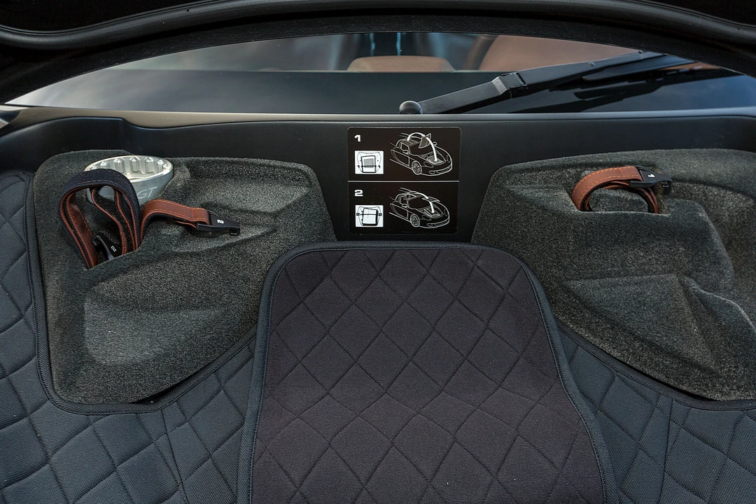 Porsche Carrera GT - Image 24 of 31
