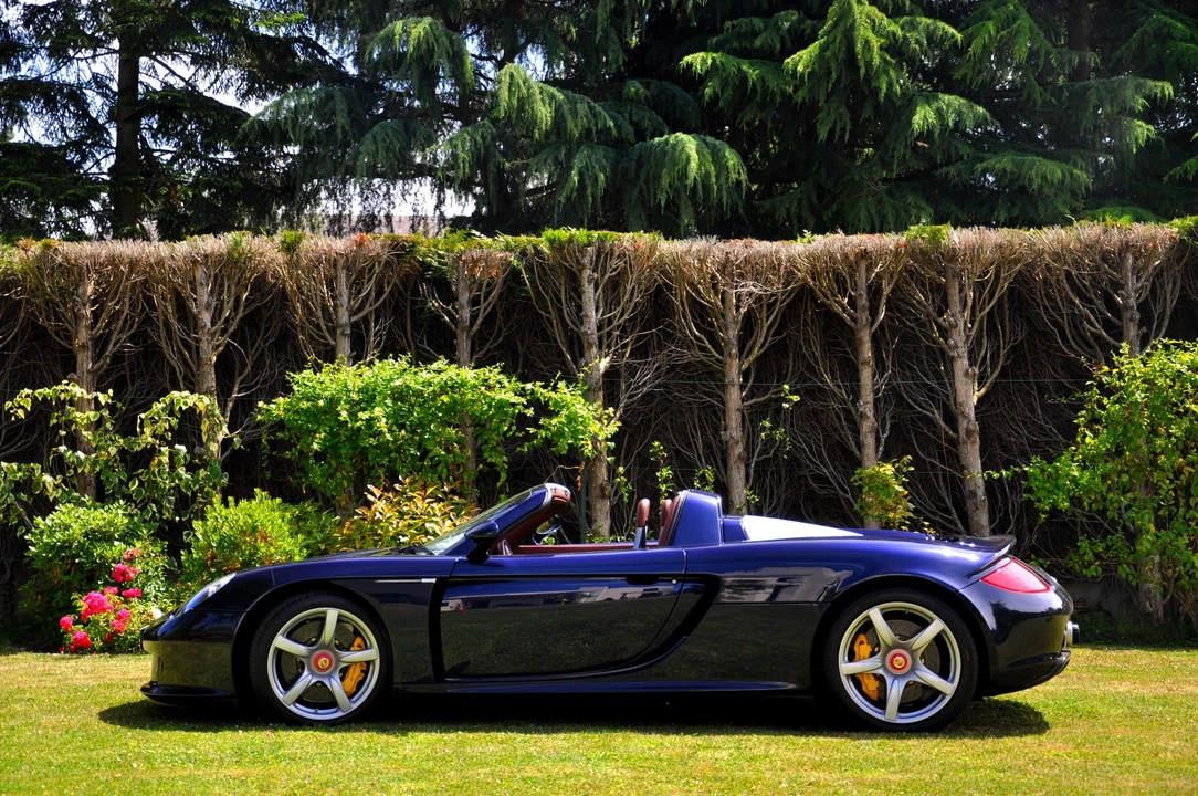 Porsche Carrera GT - Image 2 of 31