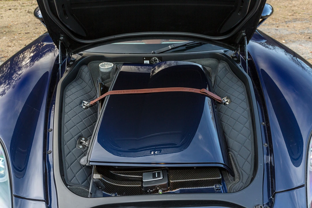 Porsche Carrera GT - Image 27 of 31
