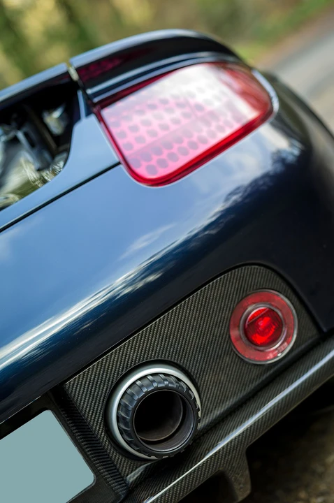Porsche Carrera GT - Image 28 of 31
