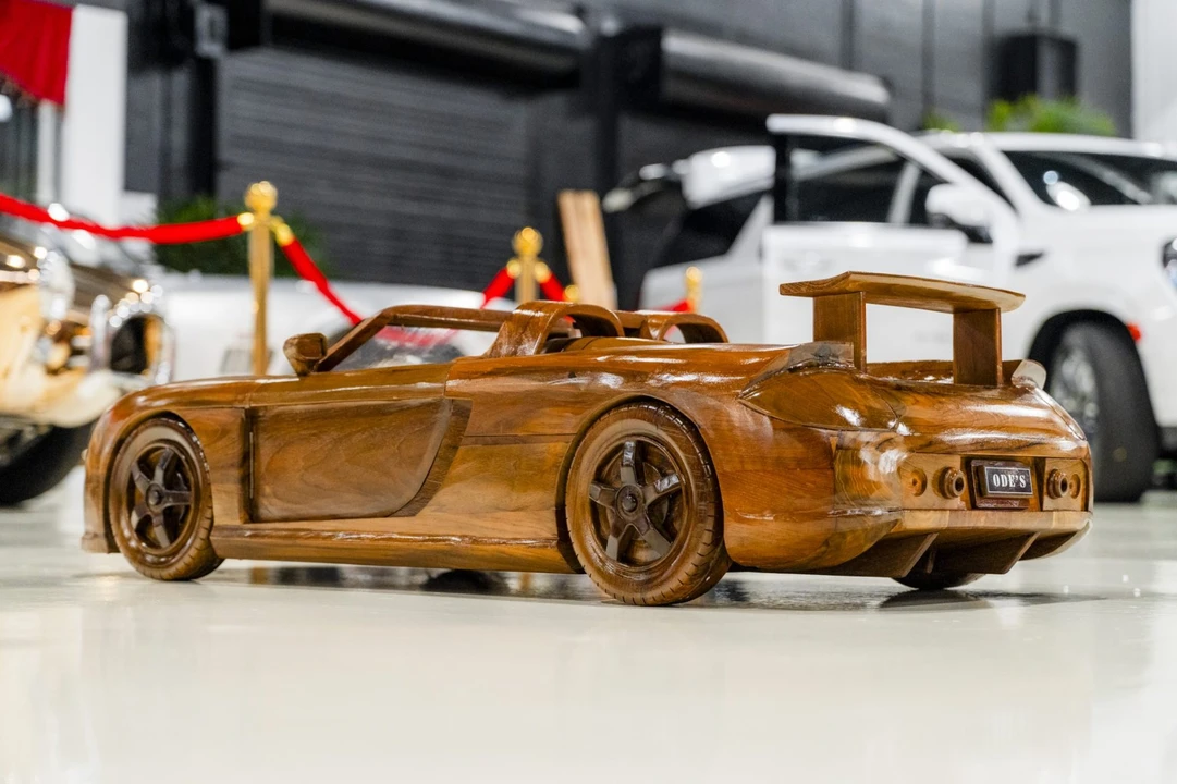 Parts & Memorabilia Scale Models - Image 3 of 7