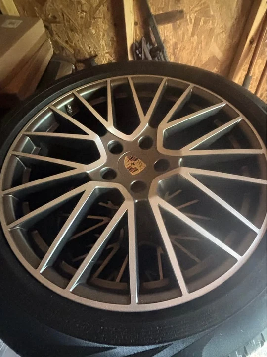 Porsche Cayenne - Image 3 of 3