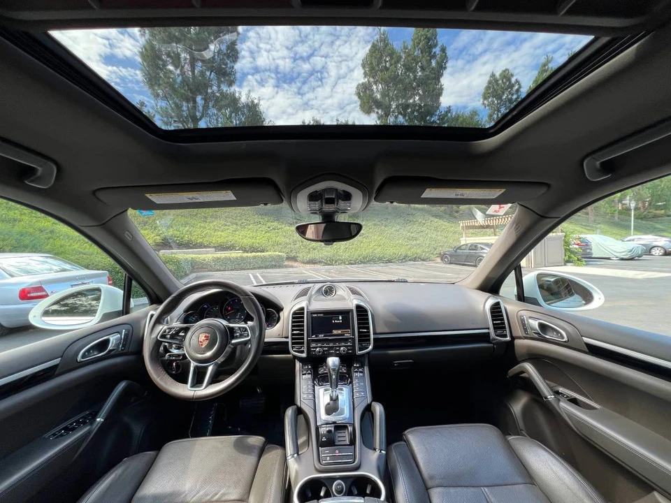 2016 Porsche 958 Cayenne - Image 16 of 17