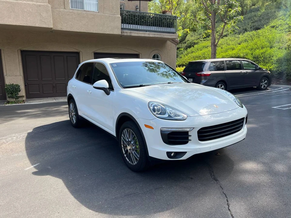 2016 Porsche 958 Cayenne - Image 2 of 17