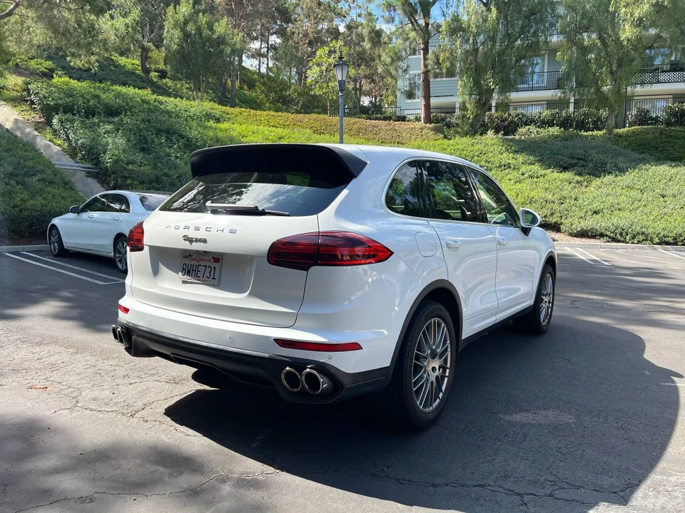 2016 Porsche 958 Cayenne - Image 8 of 17