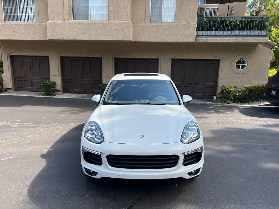 2016 Porsche 958 Cayenne - Image 6 of 17