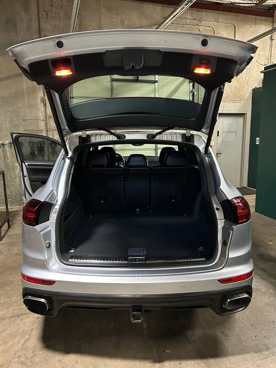 2017 Porsche 958 Cayenne - Image 14 of 24