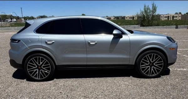 2024 Porsche 9Y0/9Y3 Cayenne - Image 2 of 11